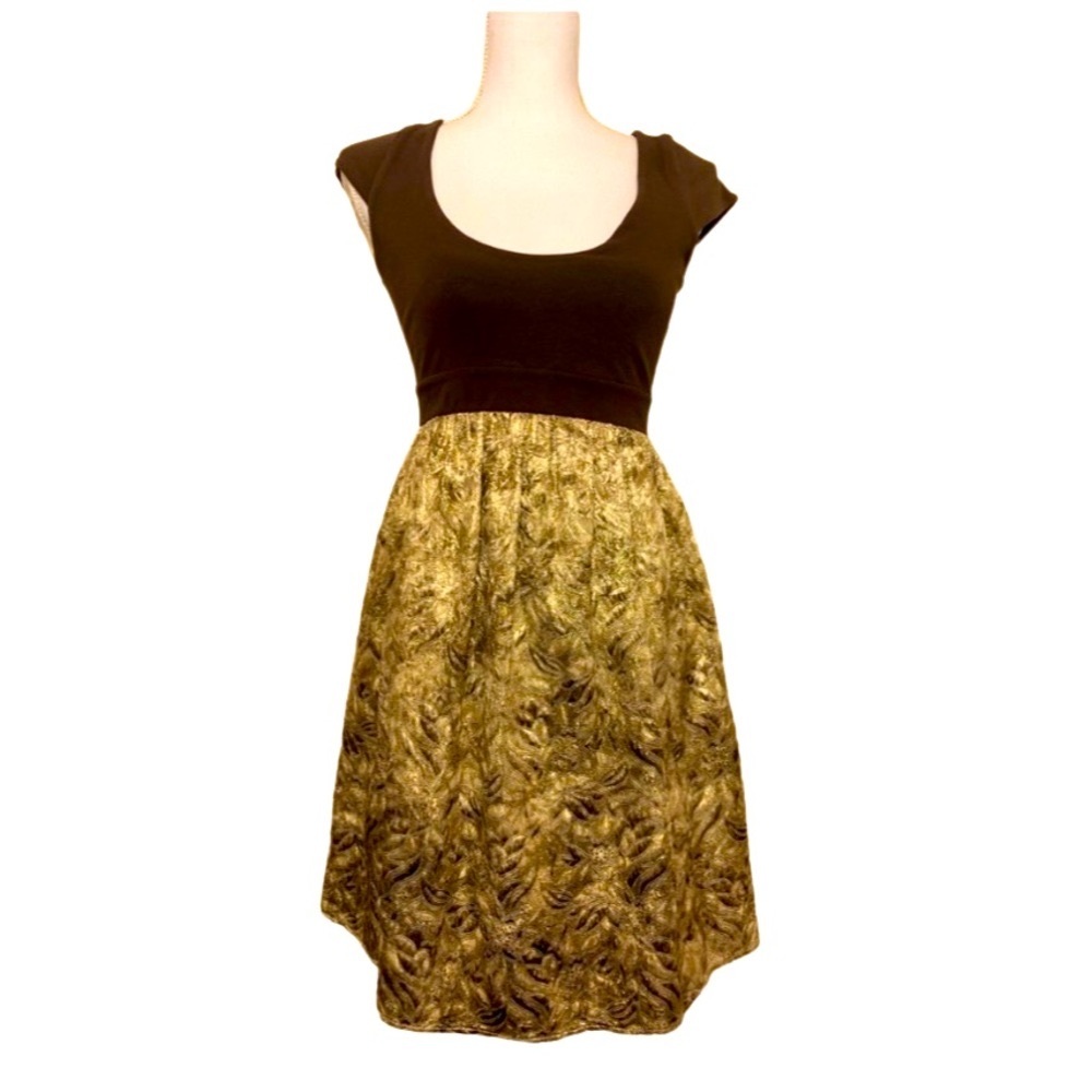 NWOT Alice + Olivia Dress. Chocolate Brown and Metallic Gold midi dress. Small